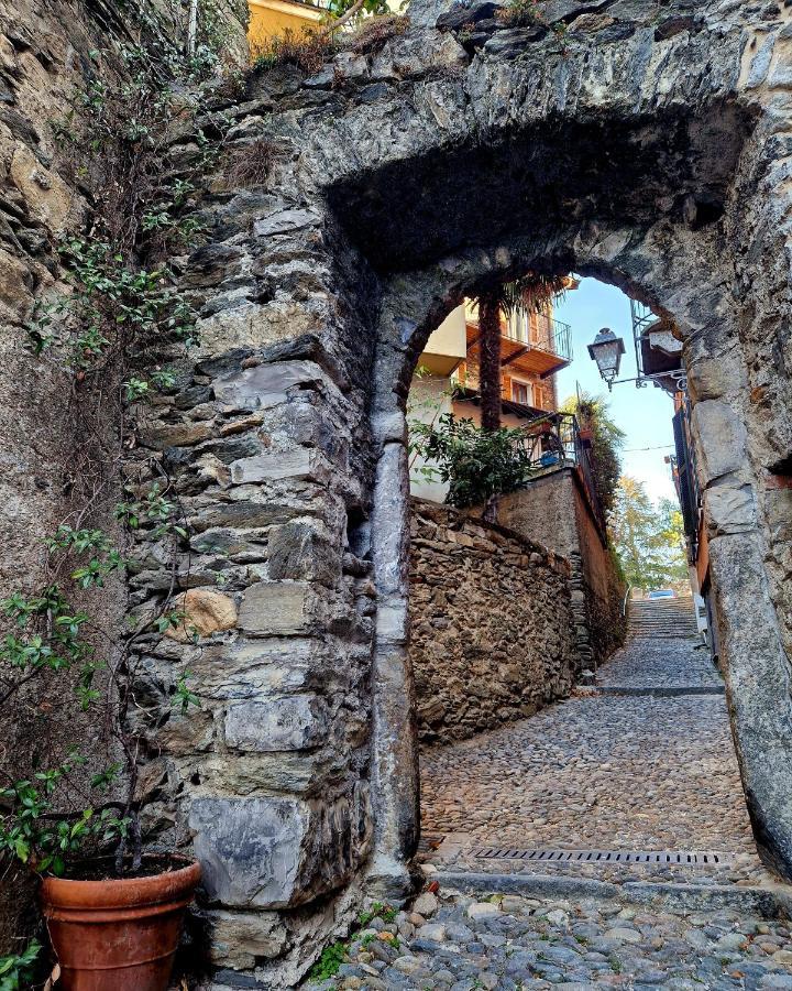 Ferienwohnung BorgoCastello Rezzonico Exterior foto